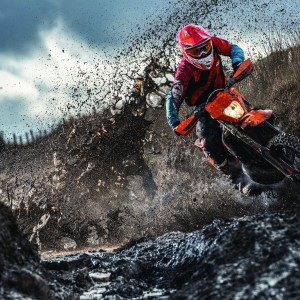 开云官网-西骑手斯蒂芬·巴尔查携手“Chevaux Primavera”勇夺巴黎奥运会三项赛金牌，感动全场。